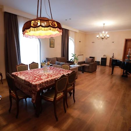 Apartment At 12 Baratashvili Street Tbilisi Esterno foto