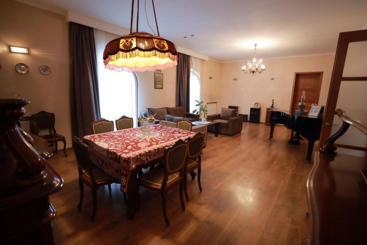 Apartment At 12 Baratashvili Street Tbilisi Esterno foto