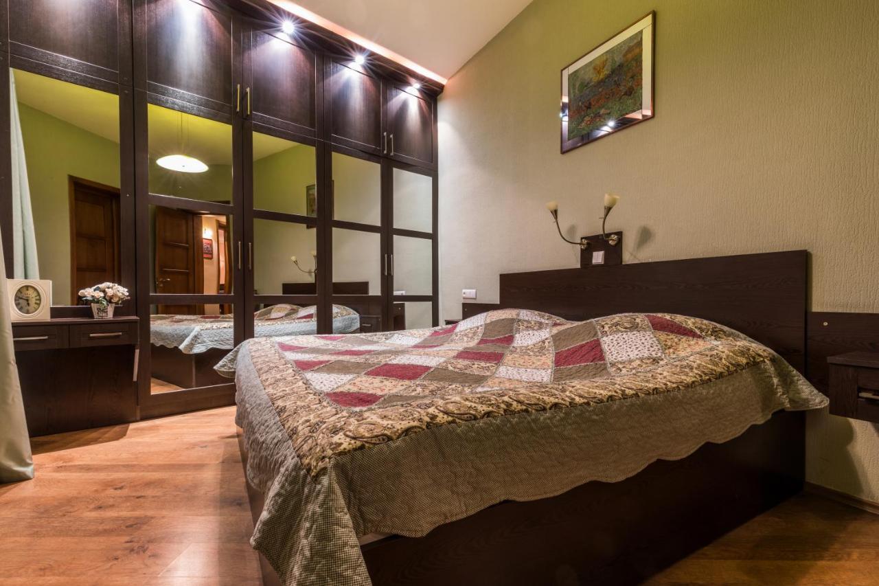 Apartment At 12 Baratashvili Street Tbilisi Esterno foto