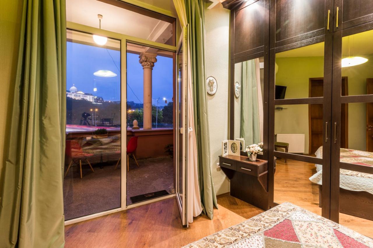 Apartment At 12 Baratashvili Street Tbilisi Esterno foto
