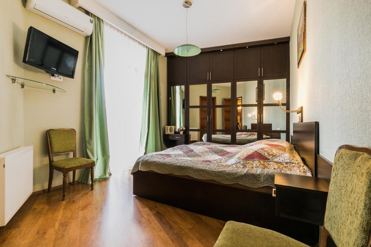 Apartment At 12 Baratashvili Street Tbilisi Esterno foto